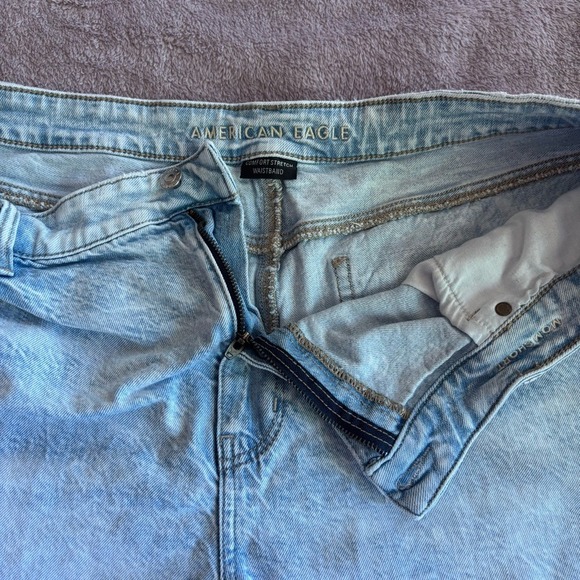 American Eagle Shorts Acid Wash Distressed Raw Hem Light Blue Size 20 - Picture 2 of 9